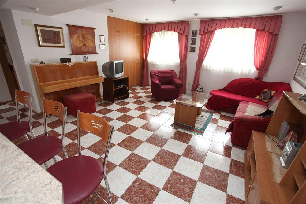 Split Apartments Peric ภายนอก รูปภาพ