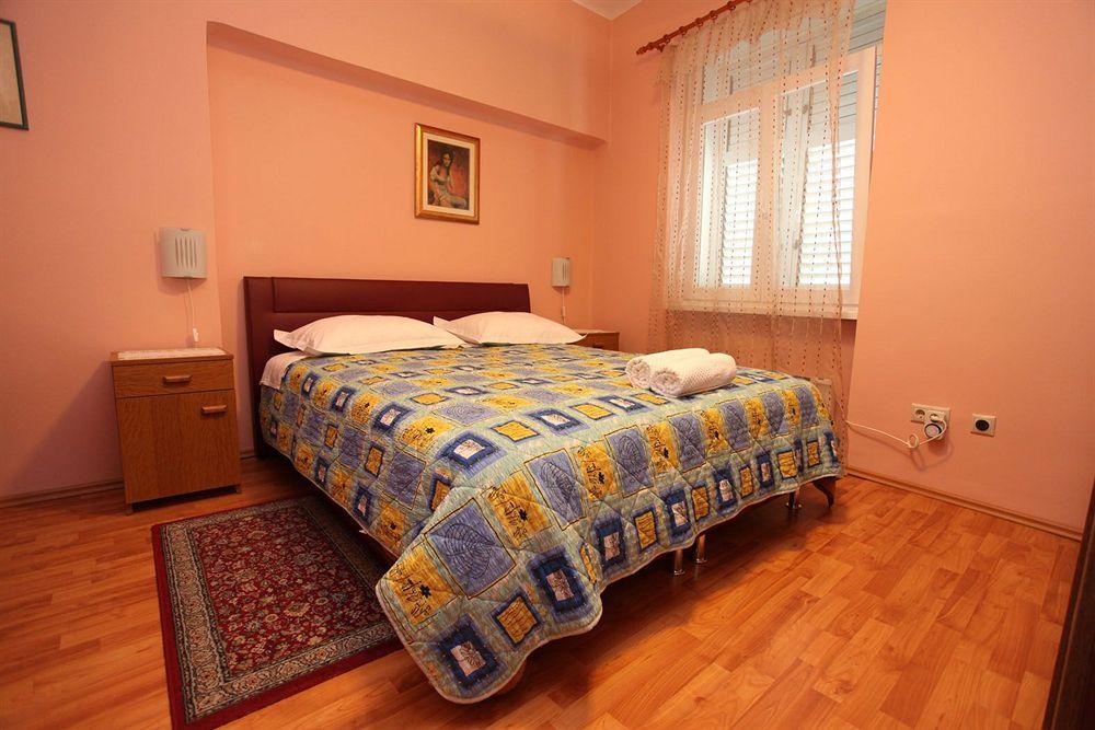 Split Apartments Peric ภายนอก รูปภาพ