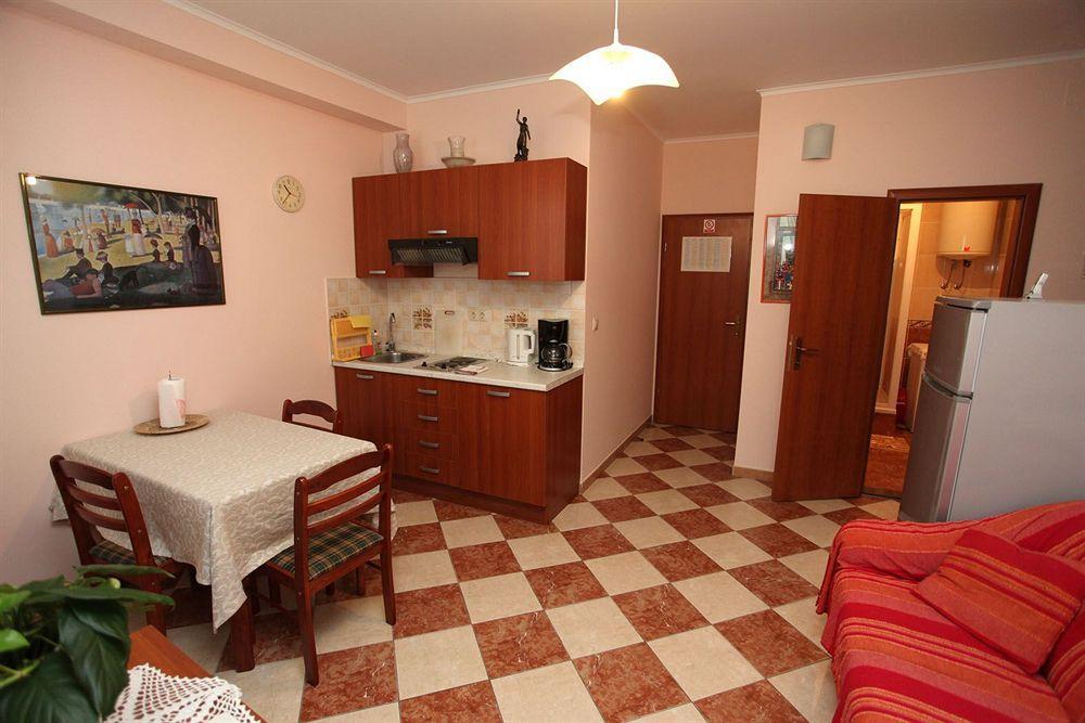 Split Apartments Peric ภายนอก รูปภาพ