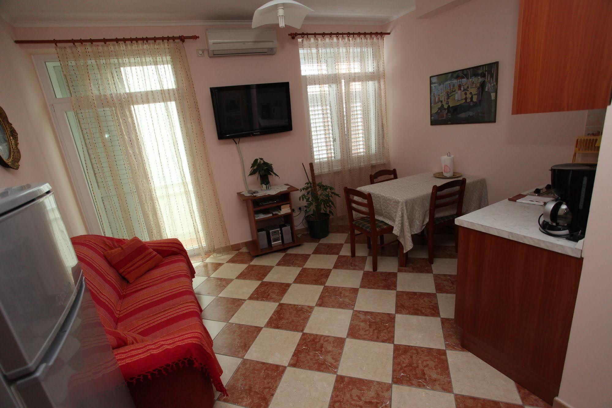 Split Apartments Peric ภายนอก รูปภาพ