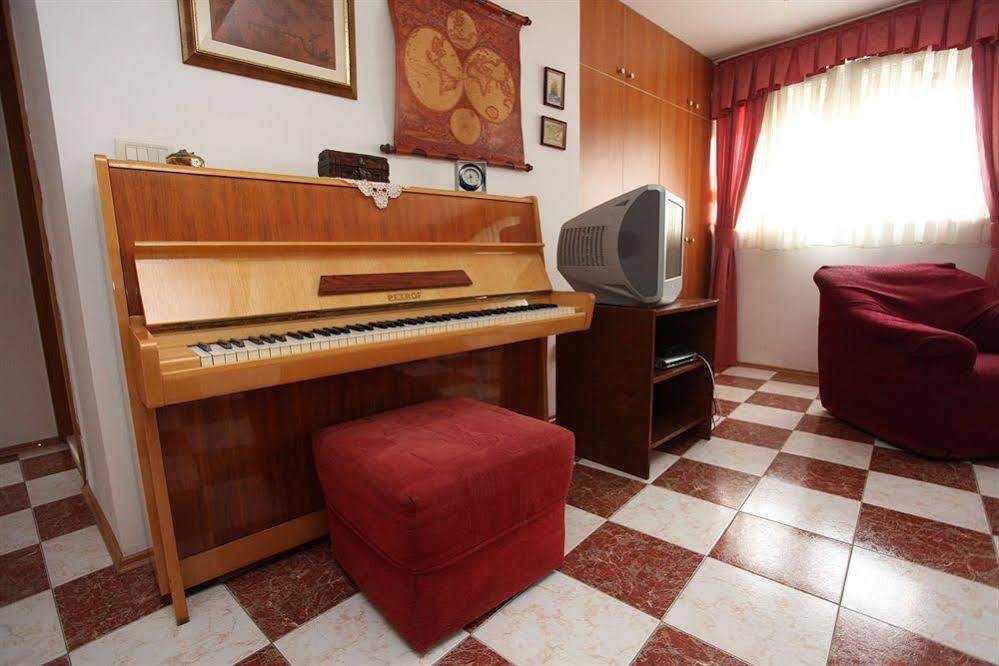 Split Apartments Peric ภายนอก รูปภาพ