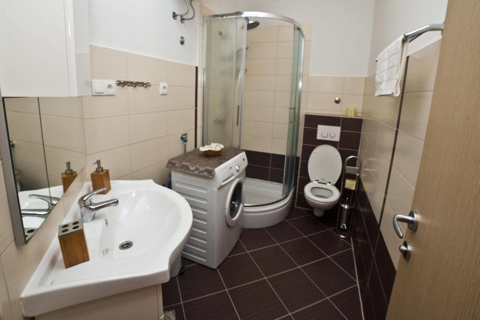 Split Apartments Peric ภายนอก รูปภาพ