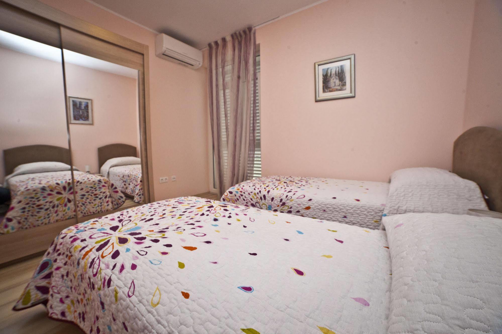 Split Apartments Peric ภายนอก รูปภาพ