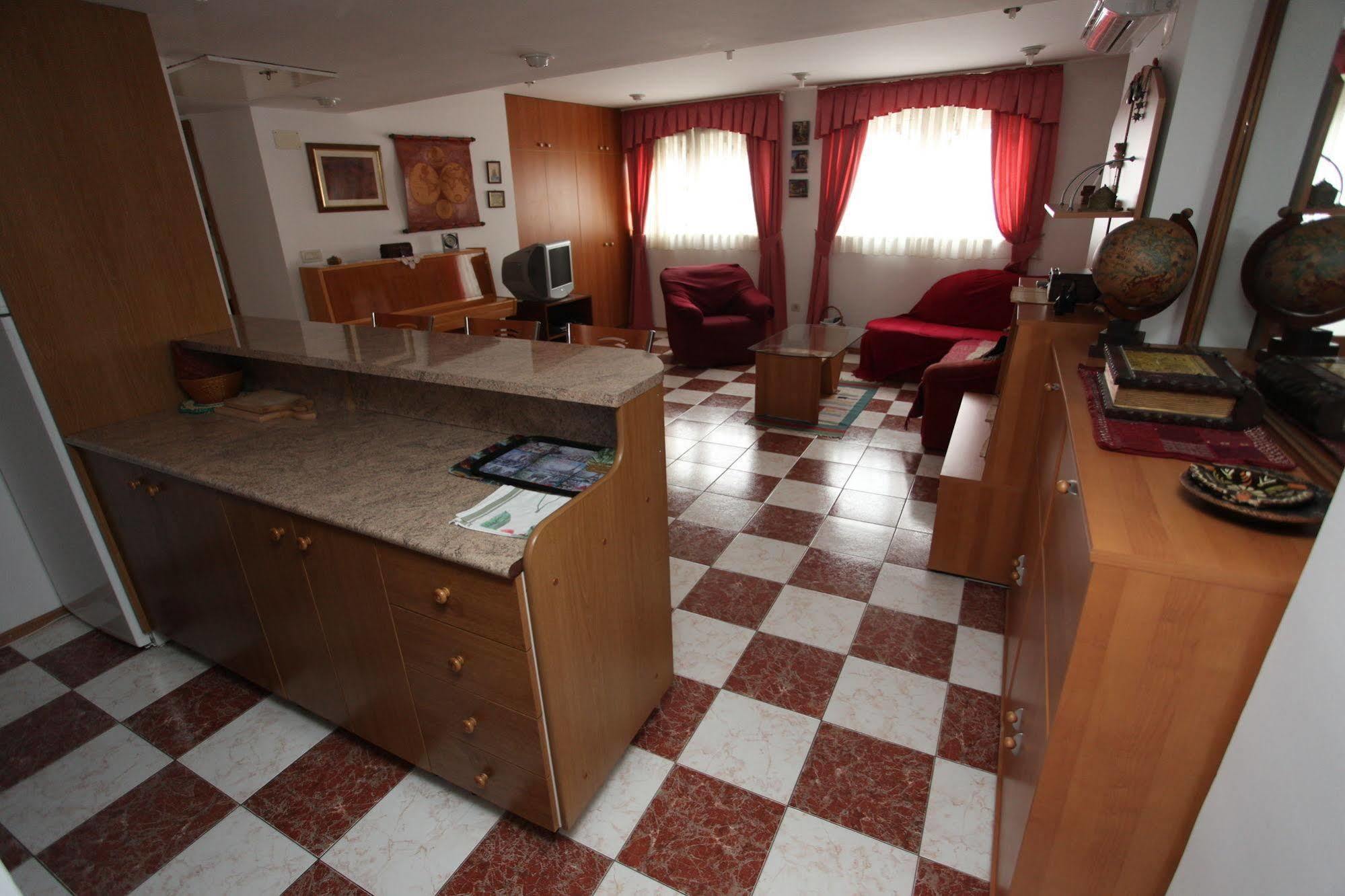 Split Apartments Peric ภายนอก รูปภาพ